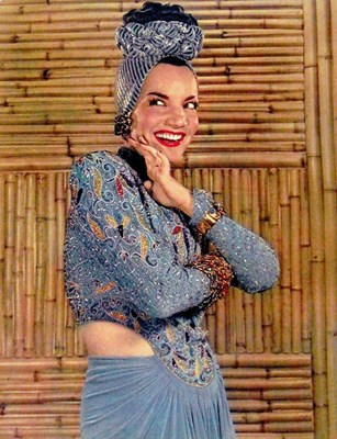 O figurino e os acessórios eram as marcas de Carmen, considerada a primeira artista multimídia do país (Crédito: Wikimedia Commons) 