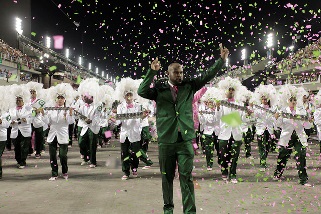 A bateria da Estação Primeira de Mangueira, campeã de 2016 (Foto: Gabriel Santos/ Riotur)