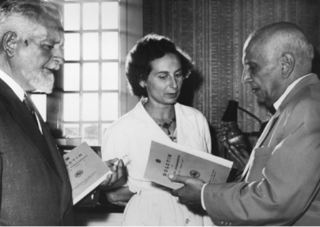 Em 1954, o pesquisador russo Wladimir Besnard, a cientista Marta Vannucci e o reitor da USP Jose de Mello Moraes (Acervo Instituto Oceanográfico da USP)